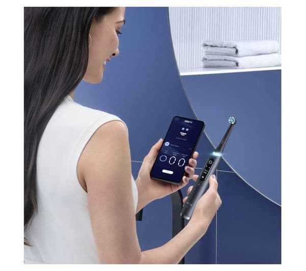 ORAL-B iO 9 Electric Toothbrush & Travel Charging Case - Black Onyx - Image 6