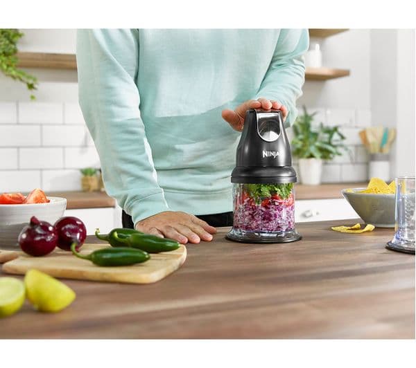 Ninja NJ1002UKBK Express Chop Mini Chopper & Blender Black - Image 2