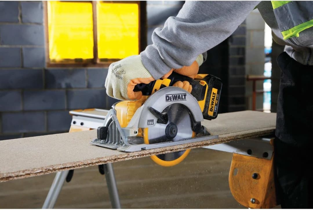 DEWALT 18V XR 165mm Cordless Circular Saw Yellow - Image 5
