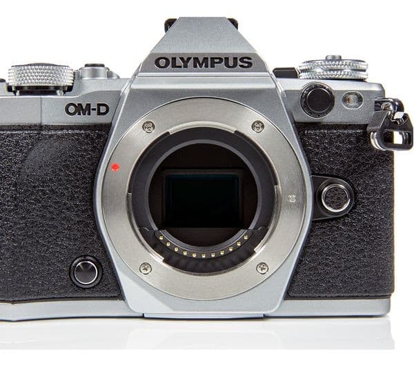 Olympus OM-D E-M5 Mark II Mirrorless Camera with M.Zuiko 12-50mm f/3.5-6.3 Lens - Silver - Image 4