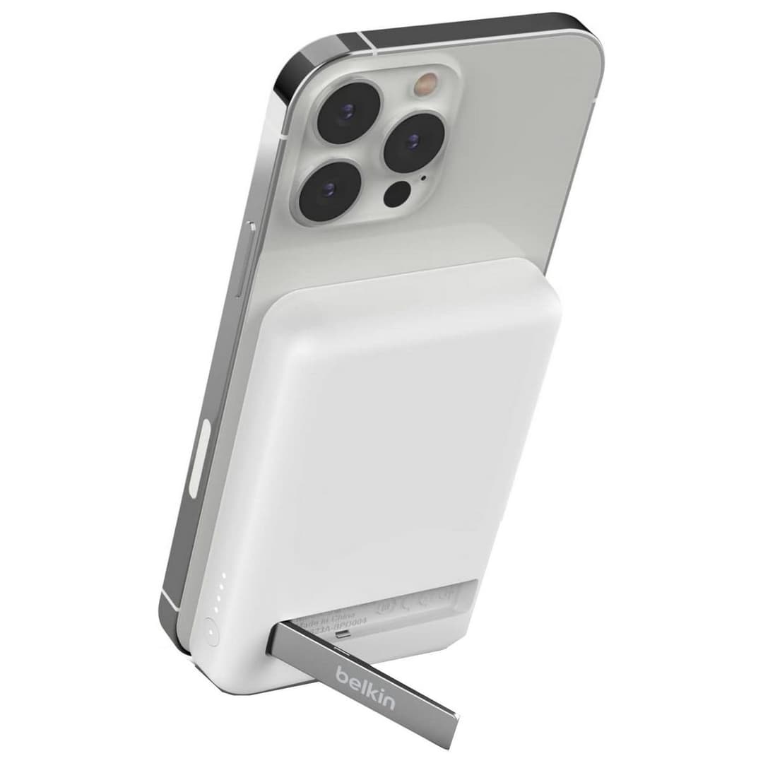 Belkin 5,000mAh MagSafe Compatible Powerbank & Stand - White - Image 1