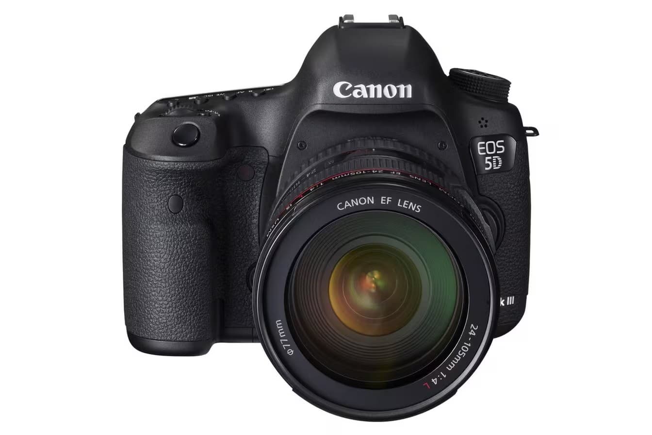 CANON EOS 5D Mark III DSLR Camera with 24-105 mm Telephoto Zoom Lens
