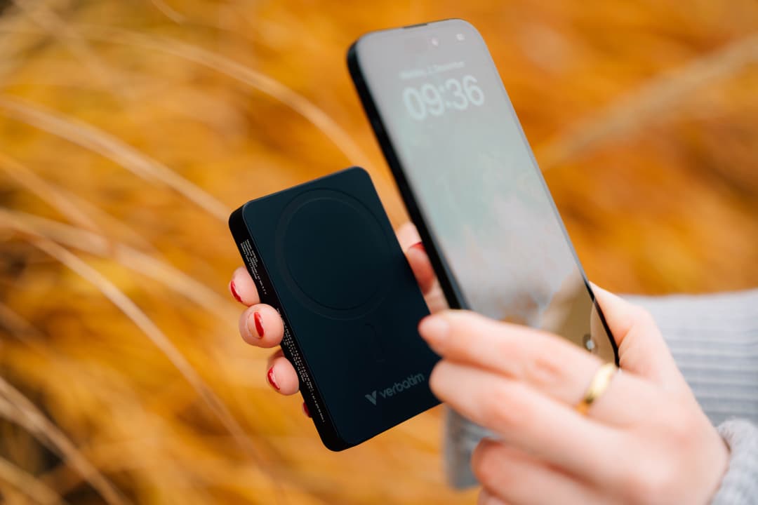 Verbatim Charge 'n' Go Essentials Magnetic Wireless Power Bank 10000 mAh Black - Image 4