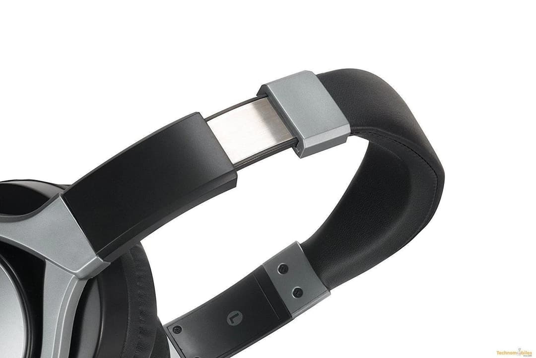 Motorola Pulse Max Wired Headphones With Mic- Black(USED) - Image 2