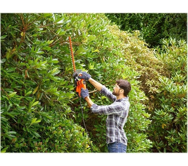 BLACK + DECKER BEHT201-GB 420W 45cm Corded Hedge Trimmer - Image 3