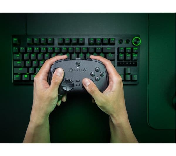 Razer Wolverine V3 Pro 8K PC Wireless Gaming Controller - Black - Image 5