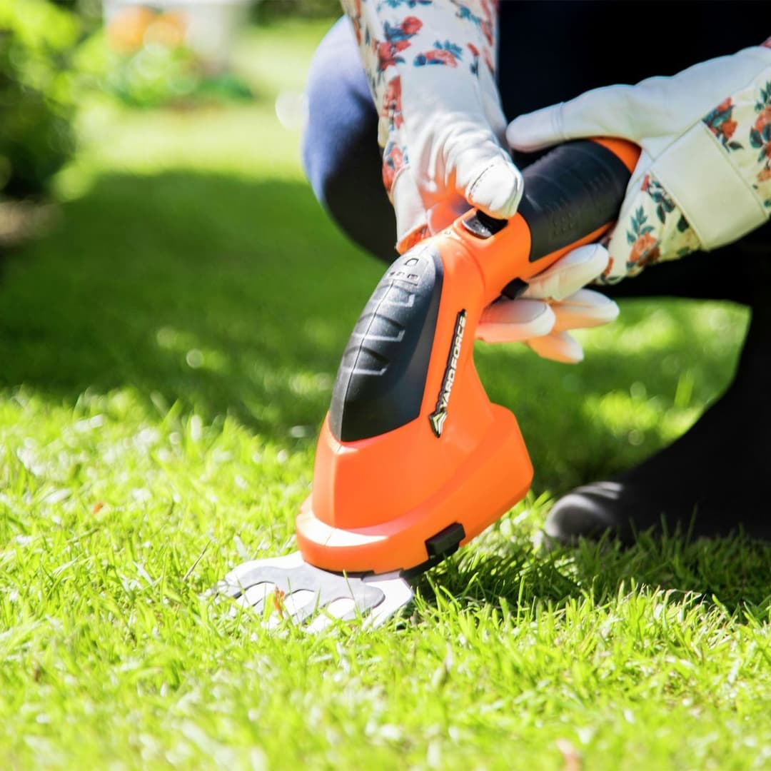 Yard Force 7.2V Lithium-Ion Cordless Grass & Hedge Shear - Image 4