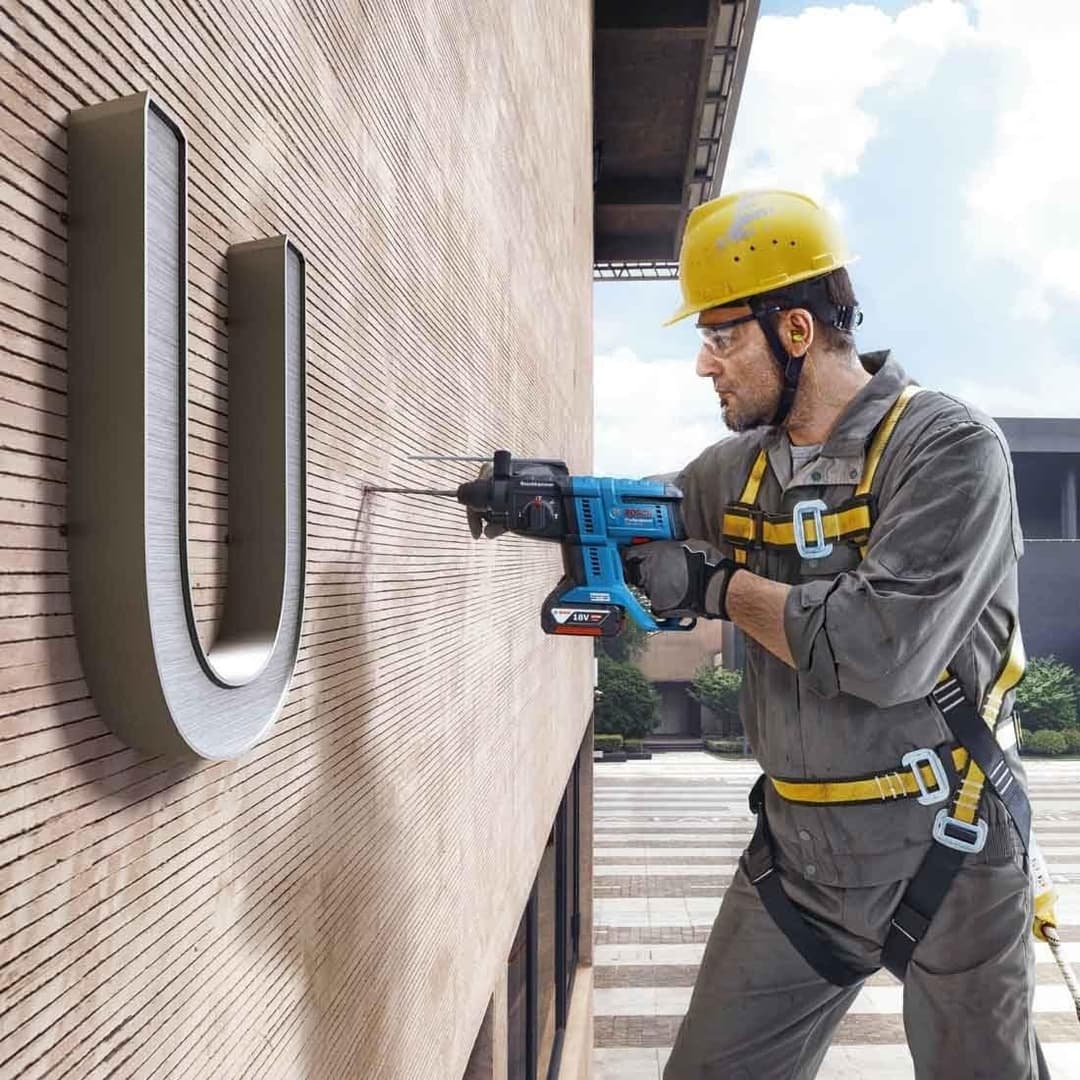 Bosch Professional GBH 18V-21 Cordless Rotary Hammer - Blue - Image 2