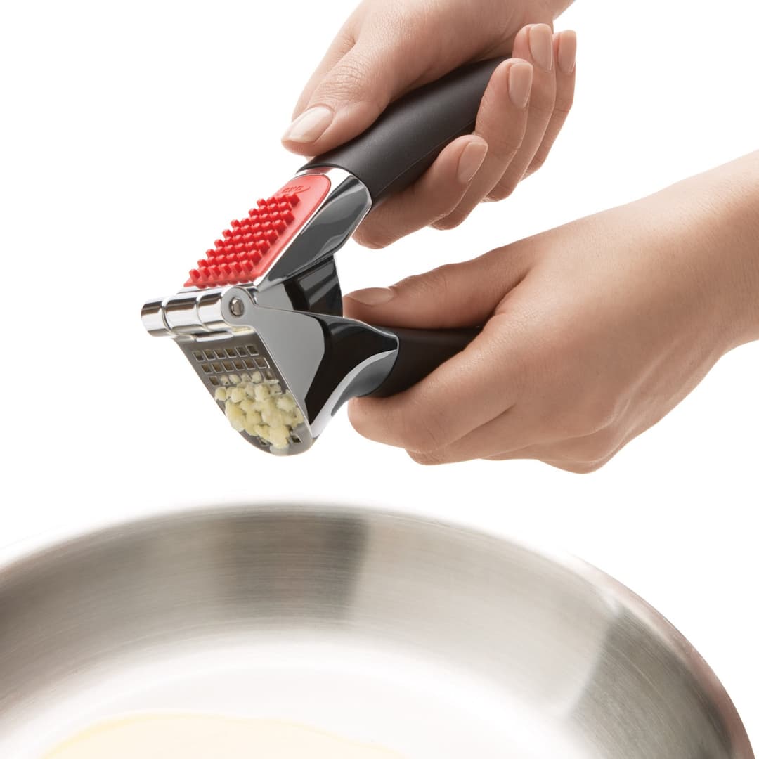 OXO Good Grips Garlic Press - Black - Image 3