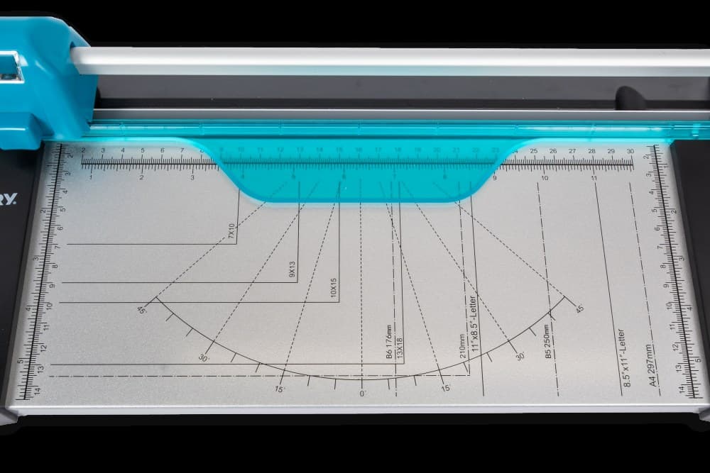 Avery A4 4-in-1 Paper Trimmer - Image 1