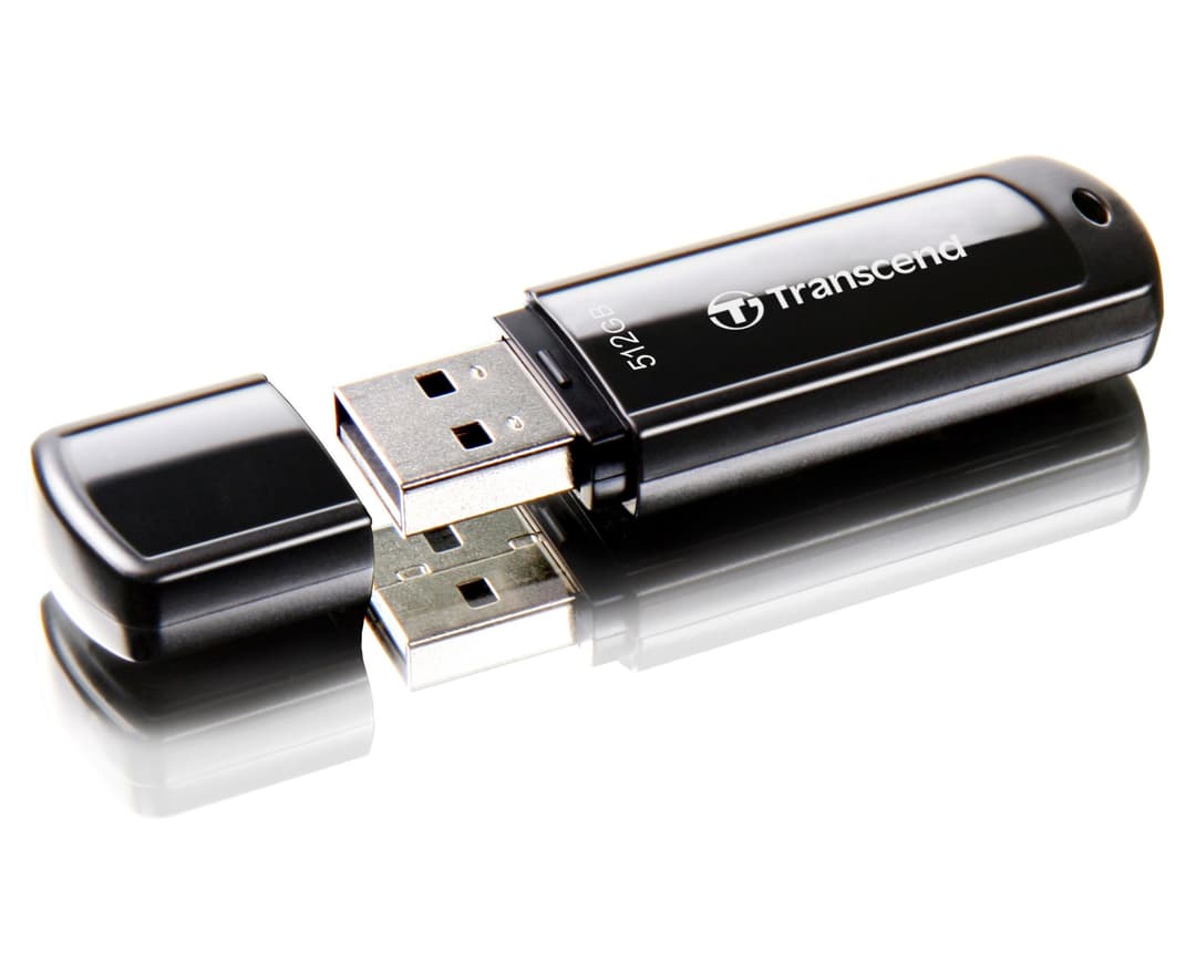Transcend JetFlash 700 USB 3.0 Flash Drive, Black - 512GB - Image 1