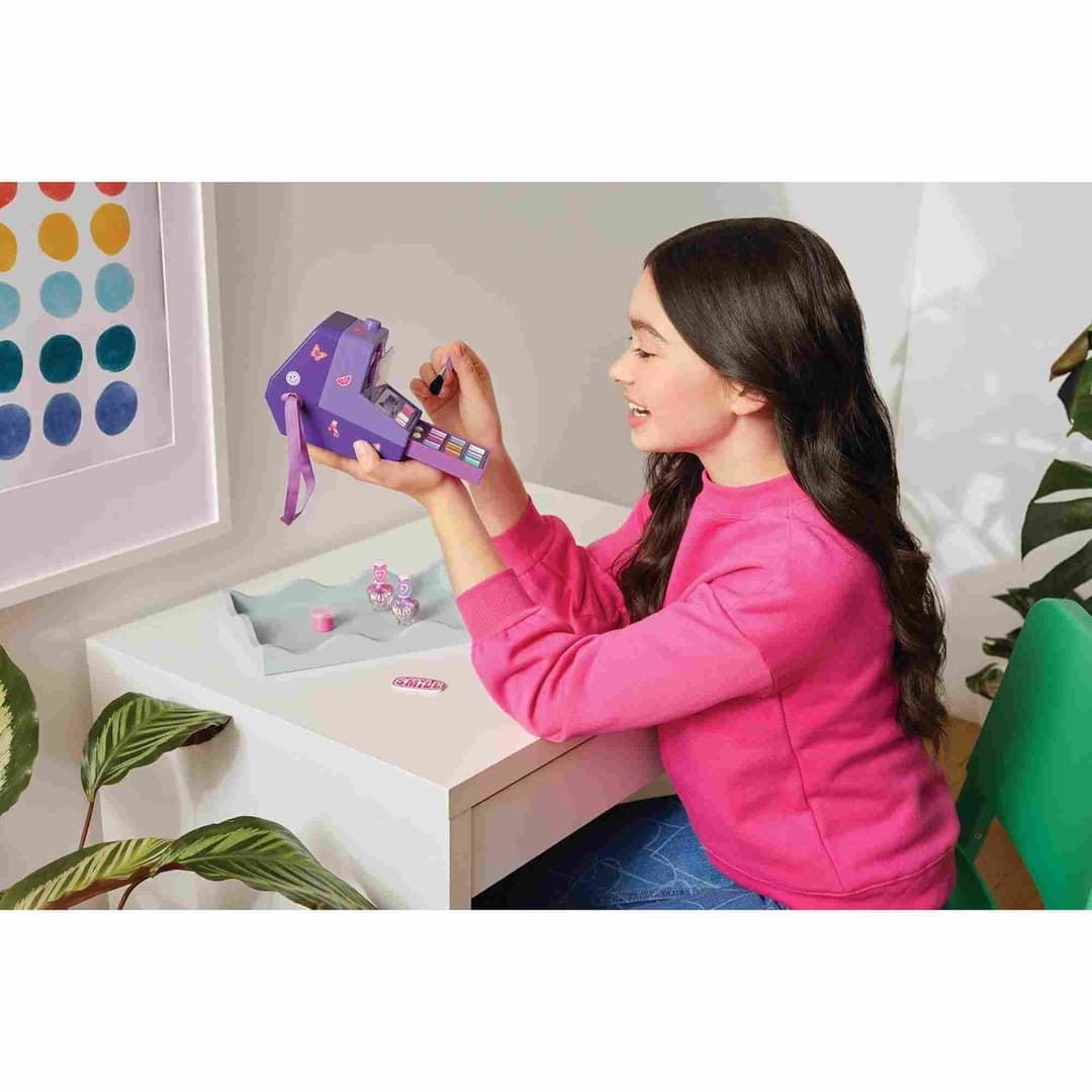 Make it Real Instant Glam Cosmetics Set with Vintage Instant Camera Shaped Box - Image 6