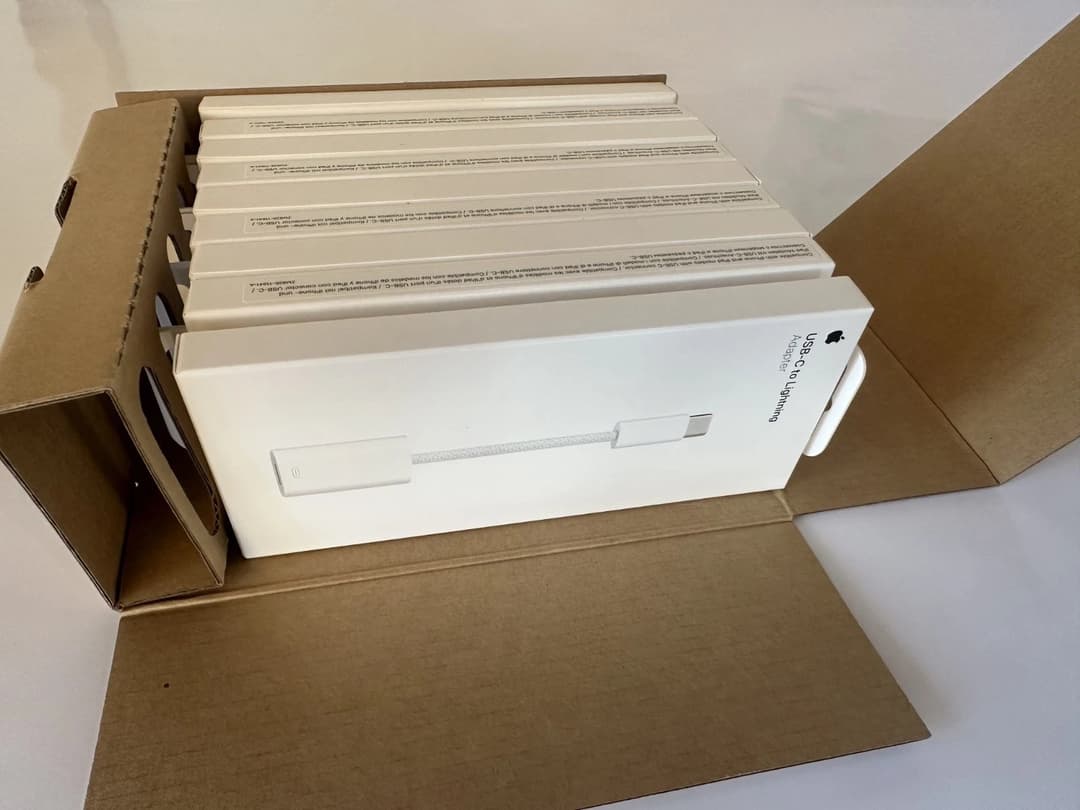 Apple USB-C to Lightning Adapter A2868 (MUQX3ZM/A) - White - Image 5