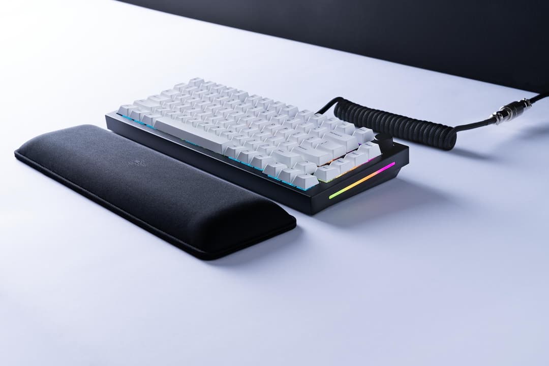 GLORIOUS GMMK PRO 75% Custom Mechanical Keyboard - Black - Image 4