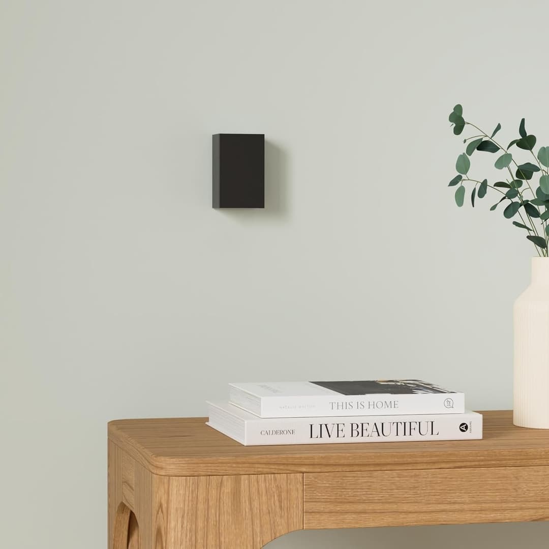 Philips Hue Resonate White and Colour Ambiance LED Smart Outdoor Wall Light - Black - Image 2