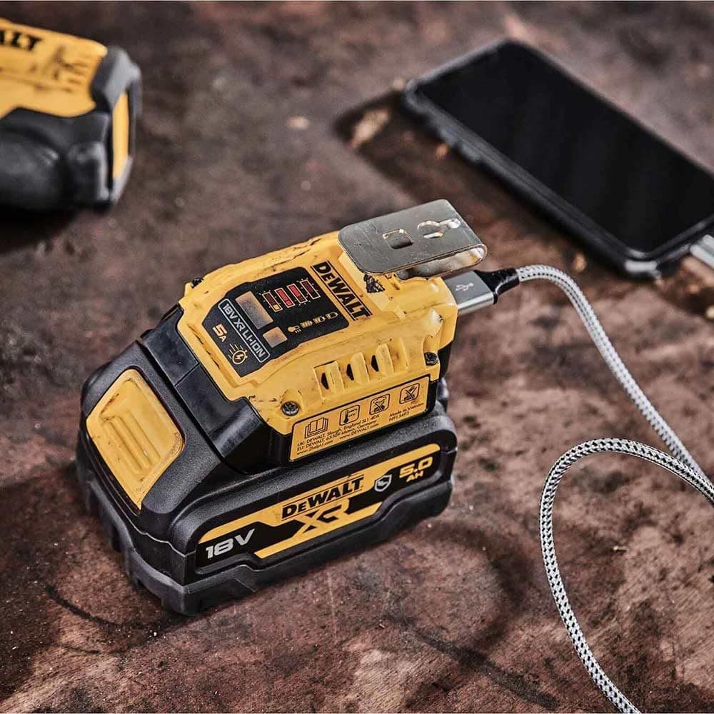 DEWALT DCB094 USB Power Delivery Charging Kit - Image 3