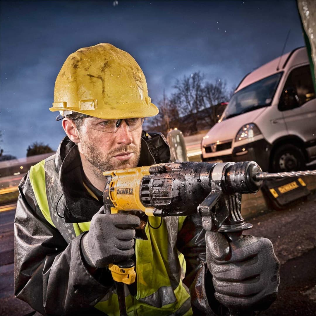 Dewalt D25033K-LX SDS+ Hammer Drill - Black/Yellow - Image 2